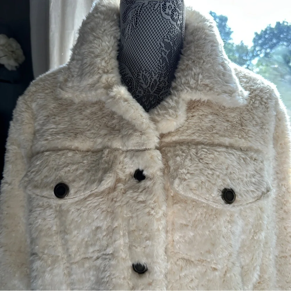 Victoria’s Secret Faux Fur Sherpa Teddy Jacket Cream White Size Large - Picture 4 of 15